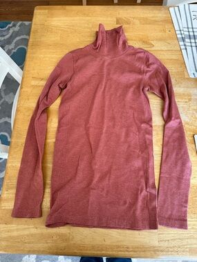 Lululemon turtleneck size 4